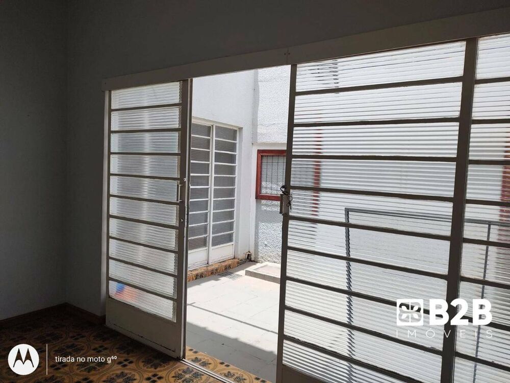 Casa para alugar com 5 quartos, 280m² - Foto 2