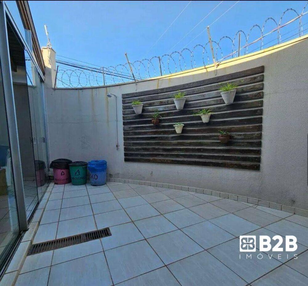 Casa, 3 quartos, 214 m² - Foto 1