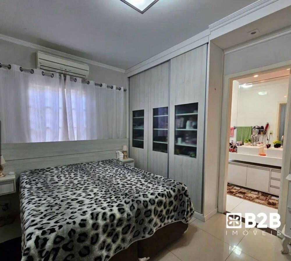 Casa, 3 quartos, 214 m² - Foto 4