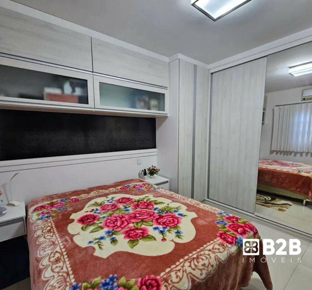Casa, 3 quartos, 214 m² - Foto 2