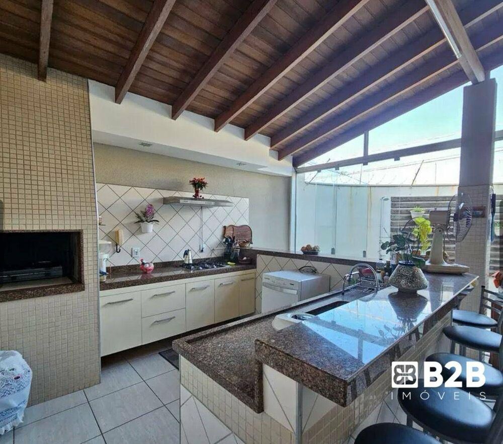 Casa, 3 quartos, 214 m² - Foto 3