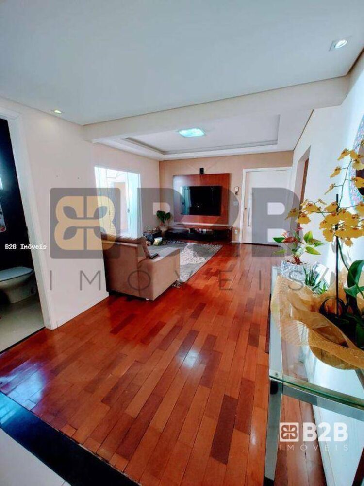 Casa, 3 quartos, 225 m² - Foto 1