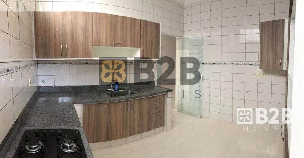Casa, 3 quartos, 234 m² - Foto 1