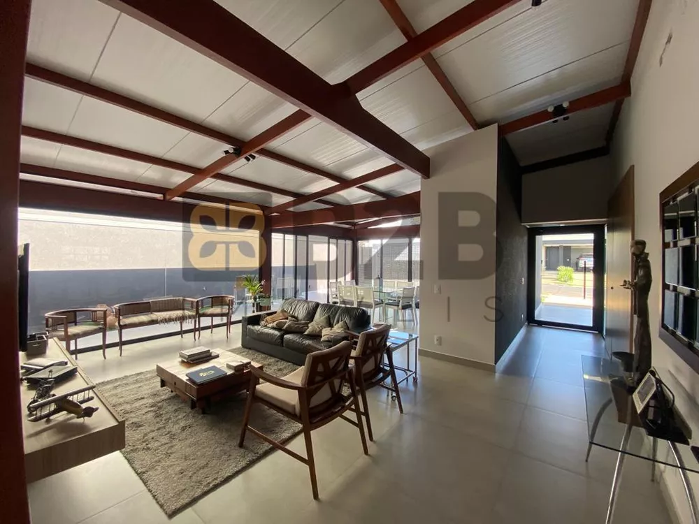 Casa de Condomínio à venda com 3 quartos, 240m² - Foto 2