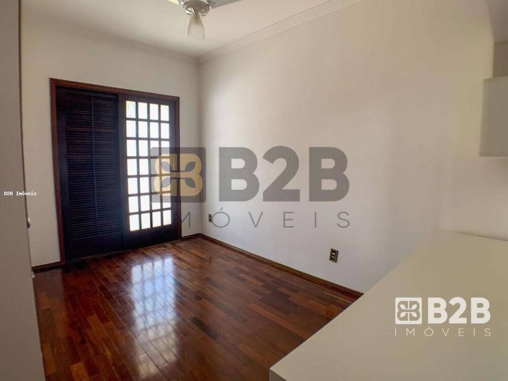 Casa, 3 quartos, 300 m² - Foto 2