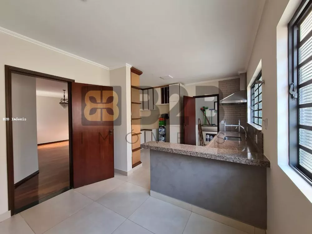 Casa à venda com 3 quartos, 280m² - Foto 4