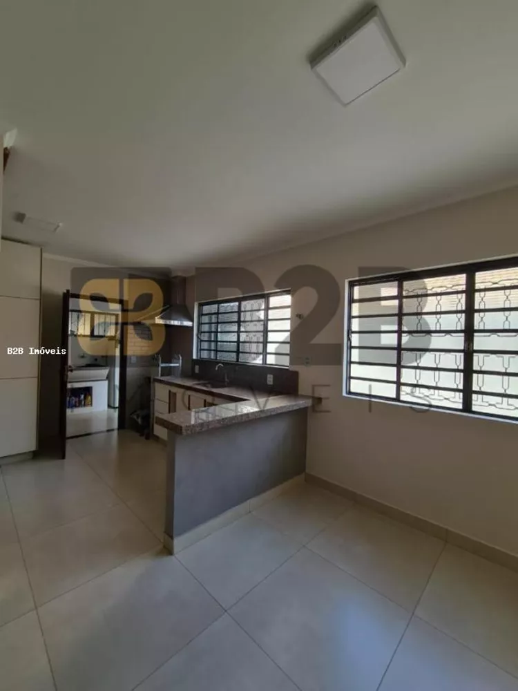 Casa à venda com 3 quartos, 280m² - Foto 3