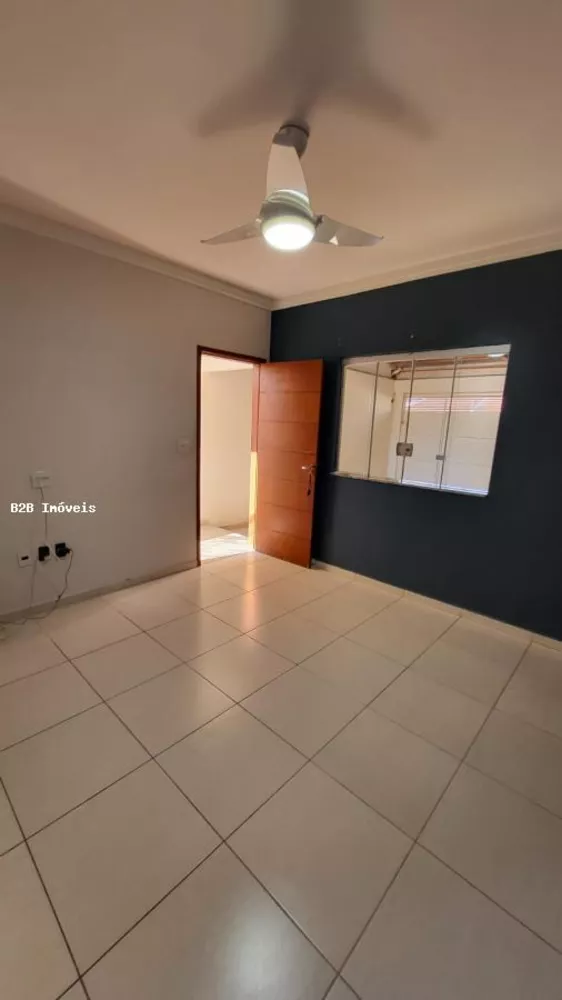 Casa à venda com 3 quartos, 127m² - Foto 1