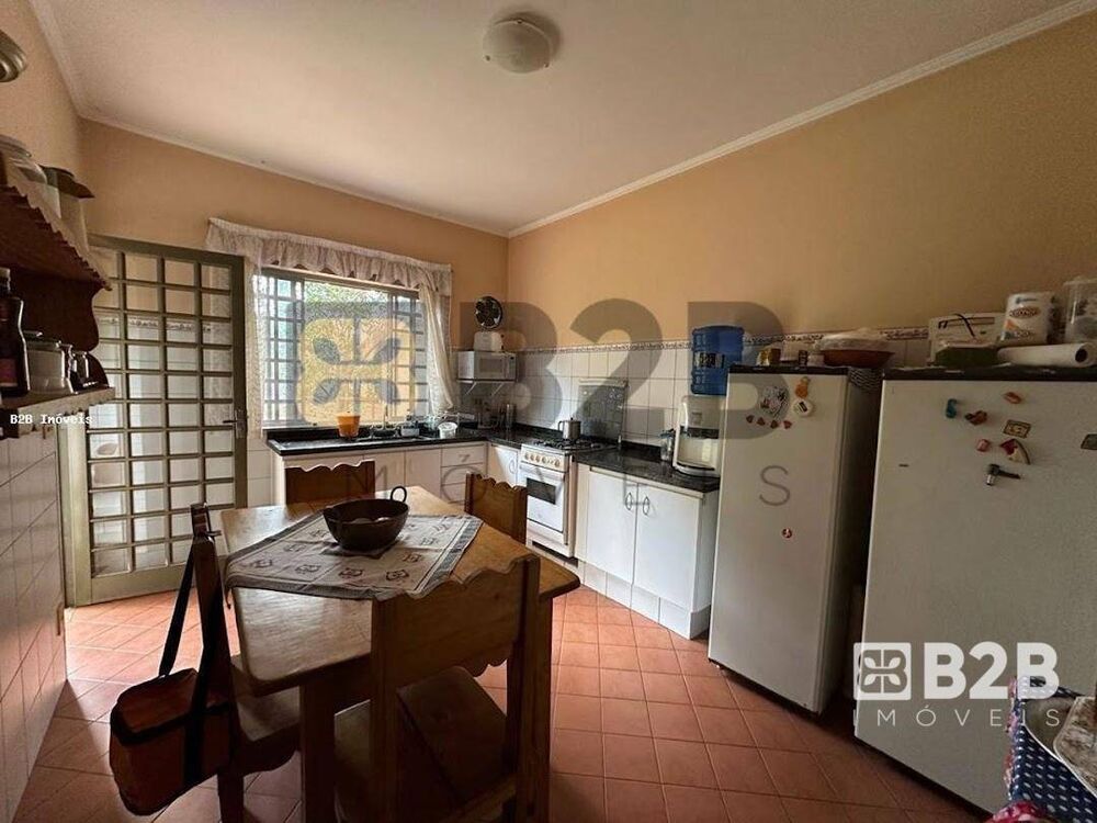 Chácara à venda com 3 quartos, 325m² - Foto 1