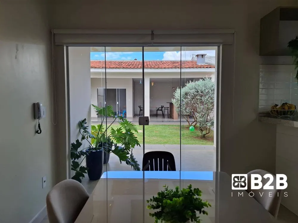 Casa, 4 quartos, 230 m² - Foto 2