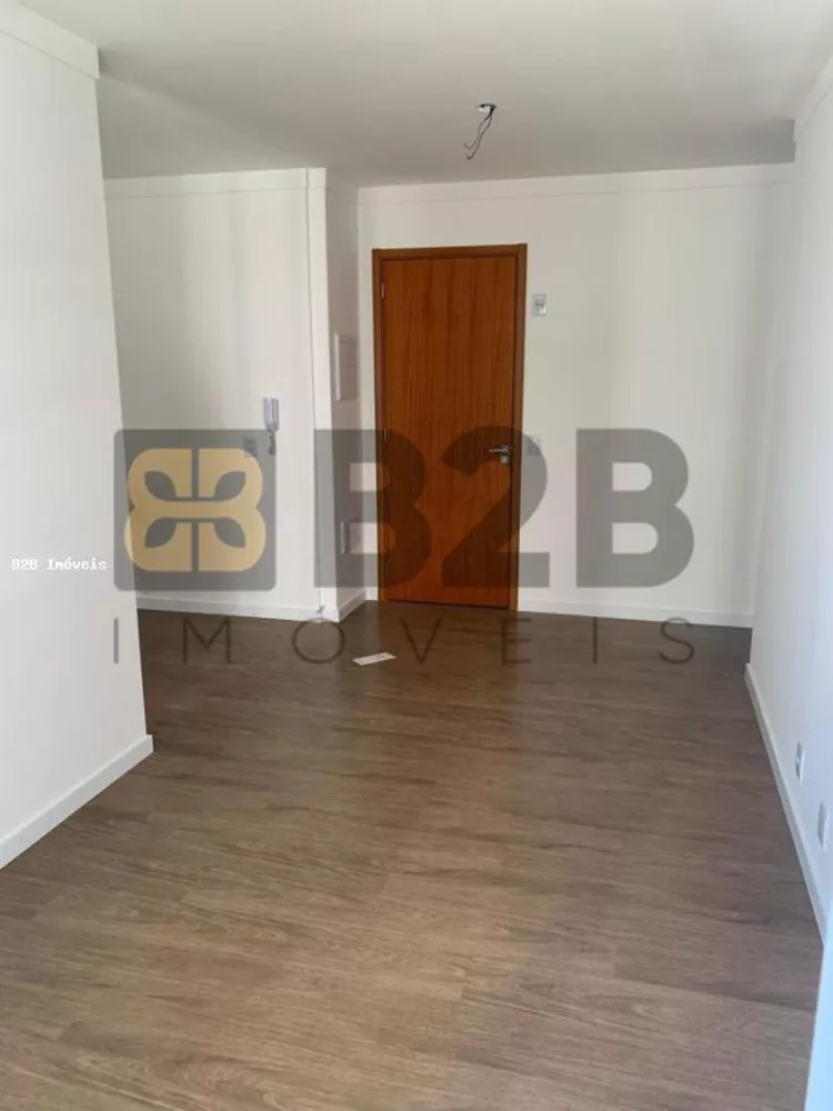 Apartamento à venda com 2 quartos, 60m² - Foto 2