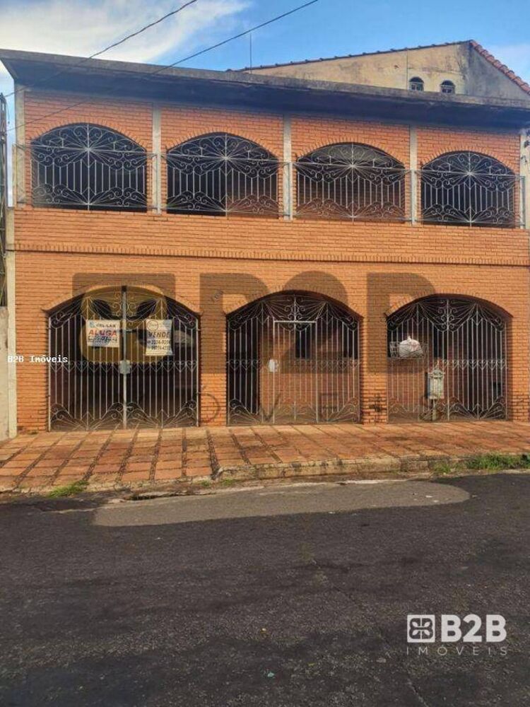 Casa à venda com 4 quartos, 298m² - Foto 1