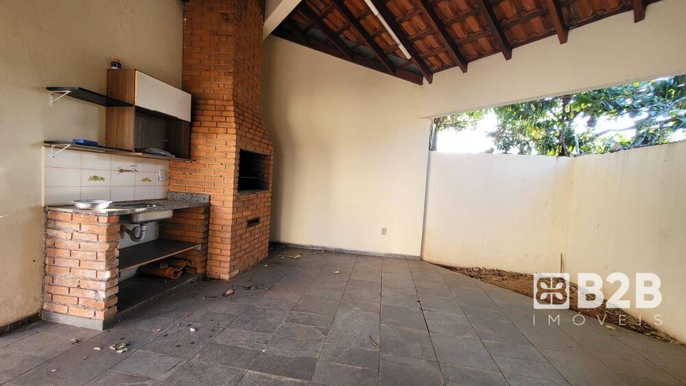 Casa para alugar com 6 quartos, 416m² - Foto 7