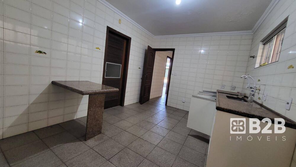 Casa para alugar com 6 quartos, 416m² - Foto 22