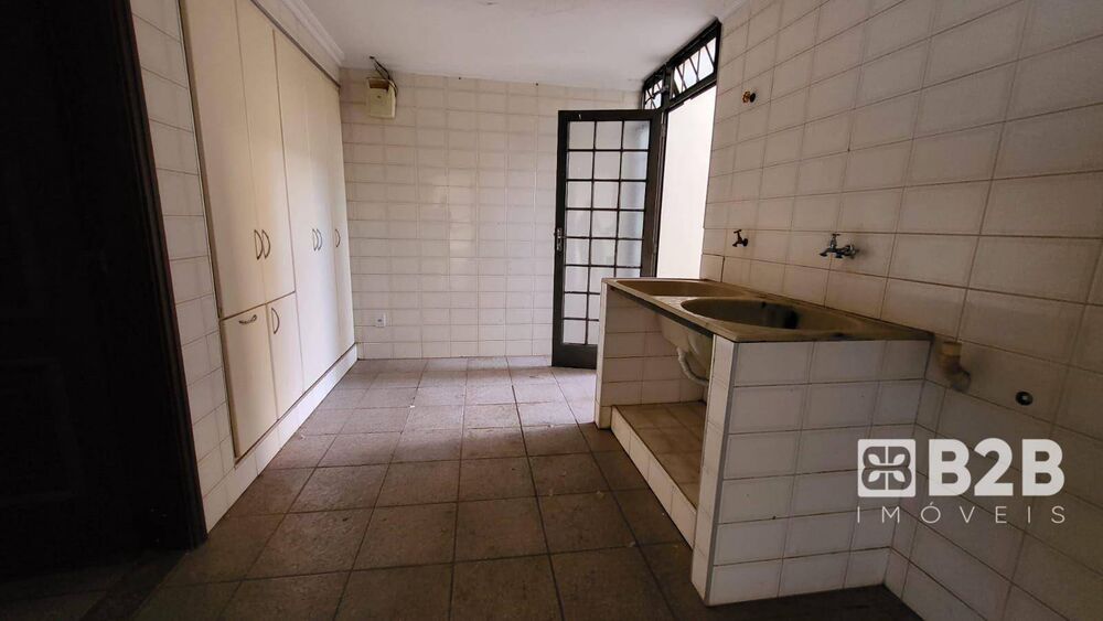 Casa para alugar com 6 quartos, 416m² - Foto 27