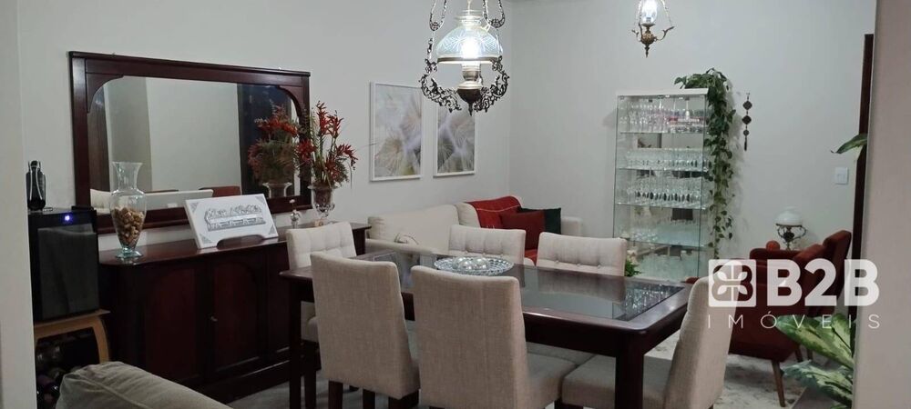 Casa à venda com 3 quartos, 175m² - Foto 1