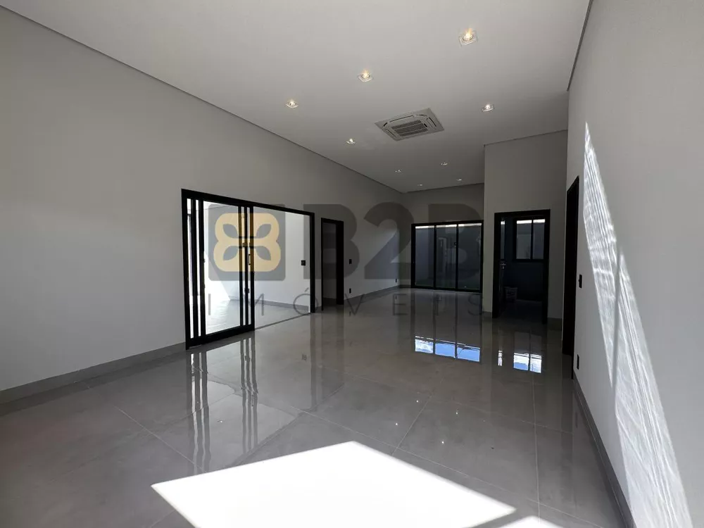 Casa de Condomínio à venda com 3 quartos, 234m² - Foto 2