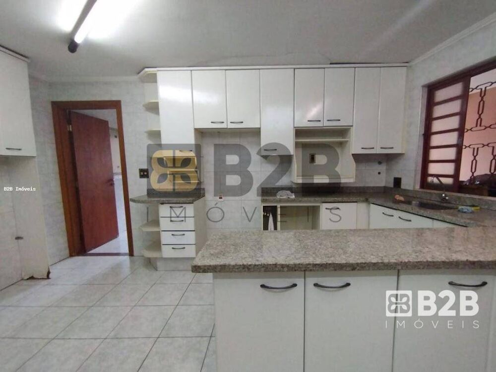 Casa à venda com 3 quartos, 380m² - Foto 7