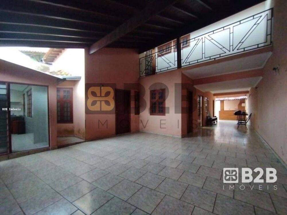 Casa à venda com 3 quartos, 380m² - Foto 1