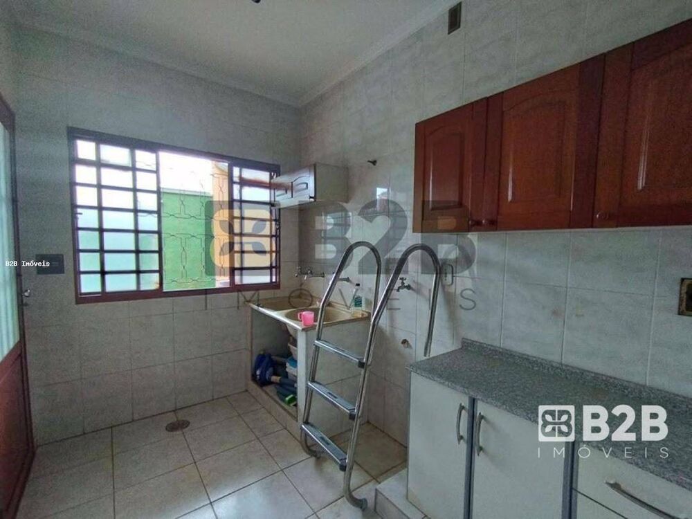 Casa à venda com 3 quartos, 380m² - Foto 5