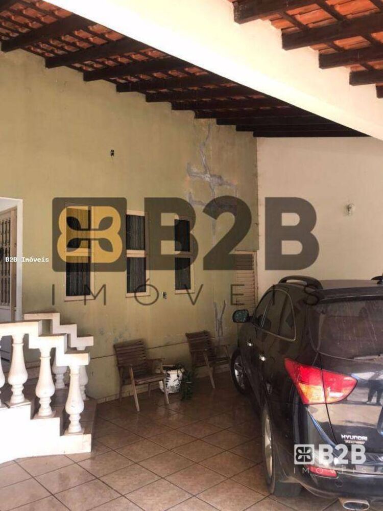 Casa à venda com 3 quartos, 229m² - Foto 1