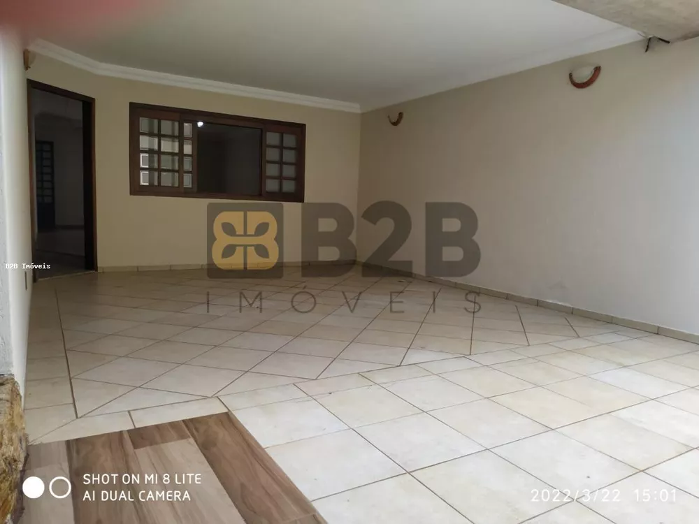 Casa à venda com 3 quartos, 200m² - Foto 2