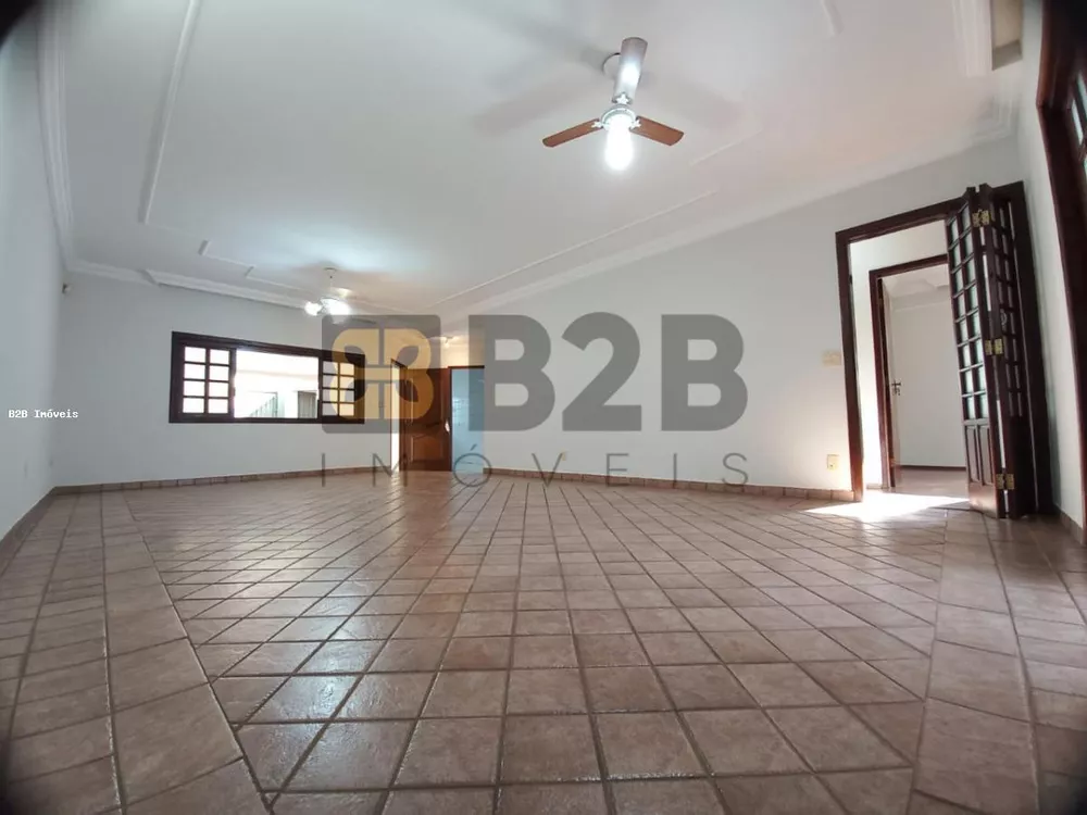 Casa à venda com 3 quartos, 200m² - Foto 1