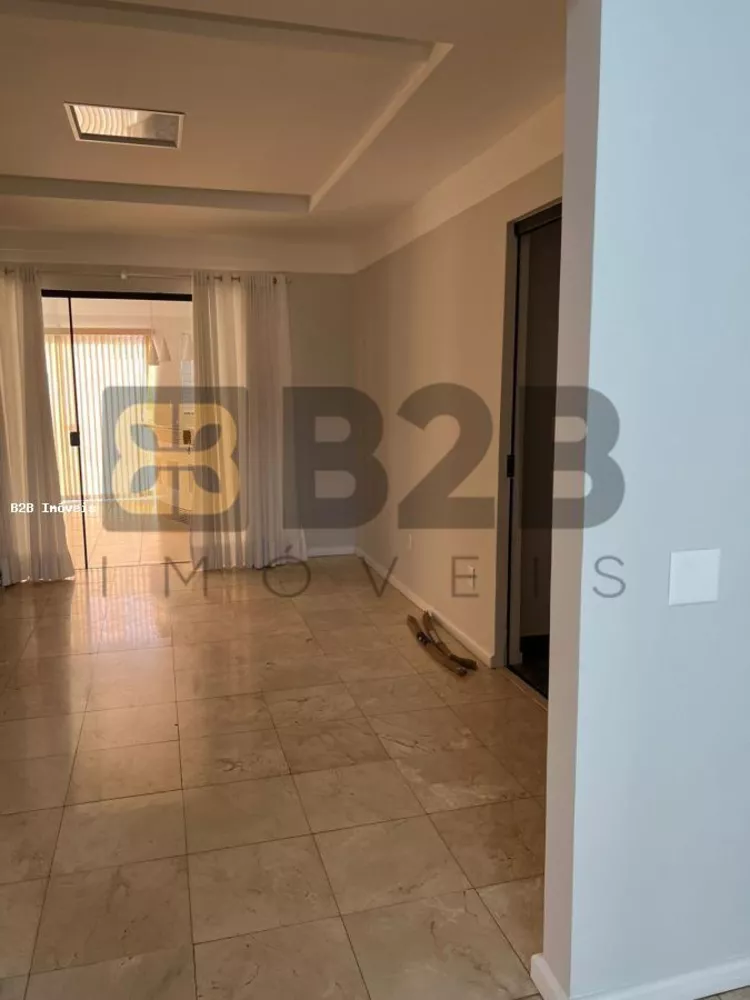 Casa de Condomínio à venda com 4 quartos, 440m² - Foto 3