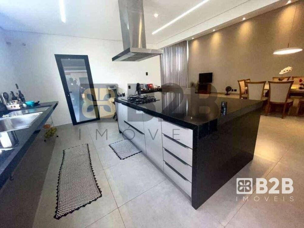 Casa à venda com 3 quartos, 285m² - Foto 3
