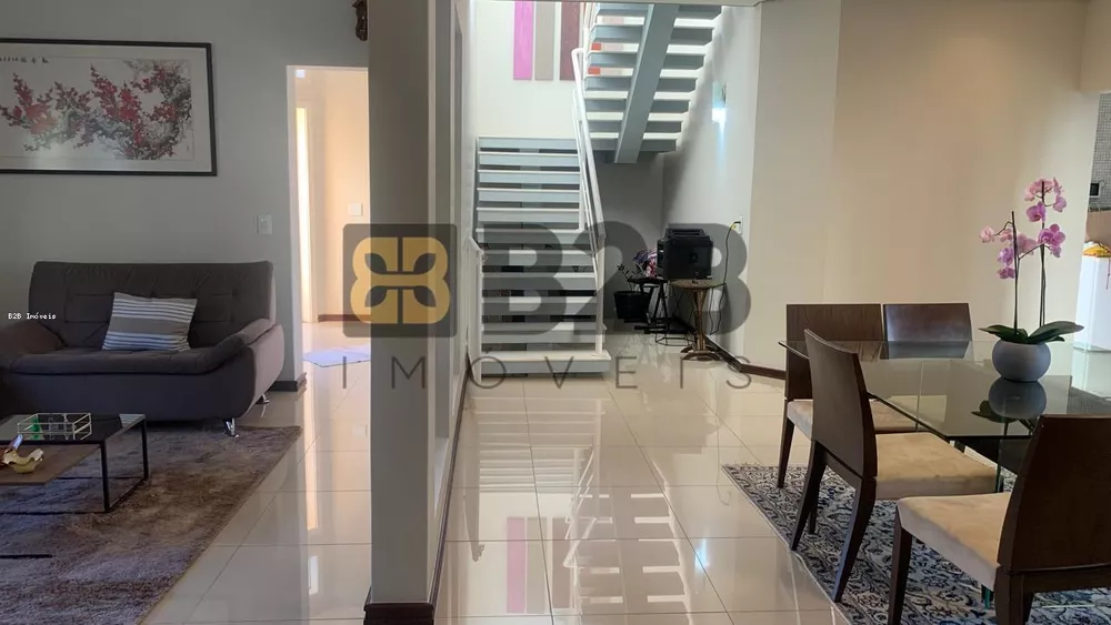 Casa de Condomínio à venda com 4 quartos, 337m² - Foto 3