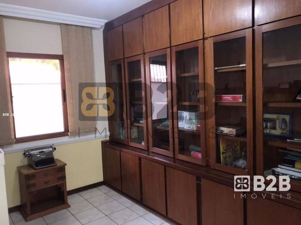 Casa, 3 quartos, 215 m² - Foto 1