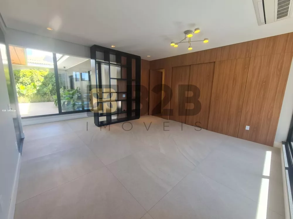 Casa de Condomínio à venda com 4 quartos, 900m² - Foto 2