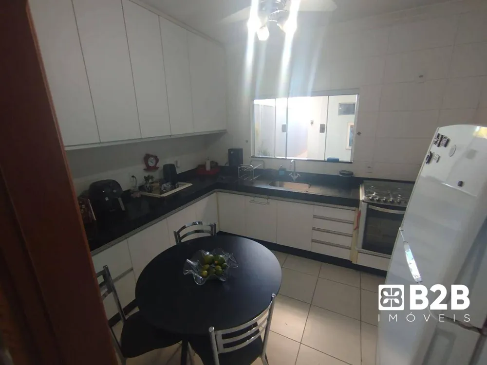Casa, 3 quartos, 175 m² - Foto 1