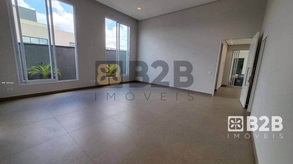 Casa de Condomínio à venda com 3 quartos, 250m² - Foto 1