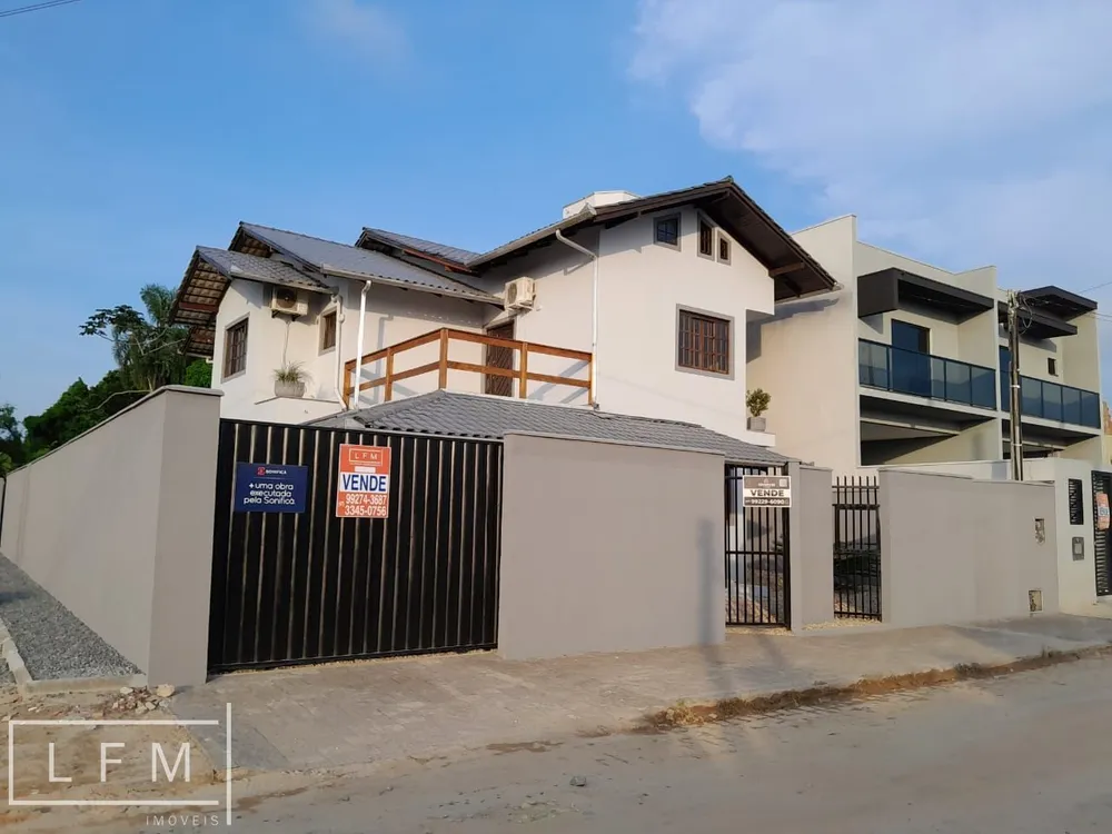 Casa, 4 quartos, 232 m² - Foto 1
