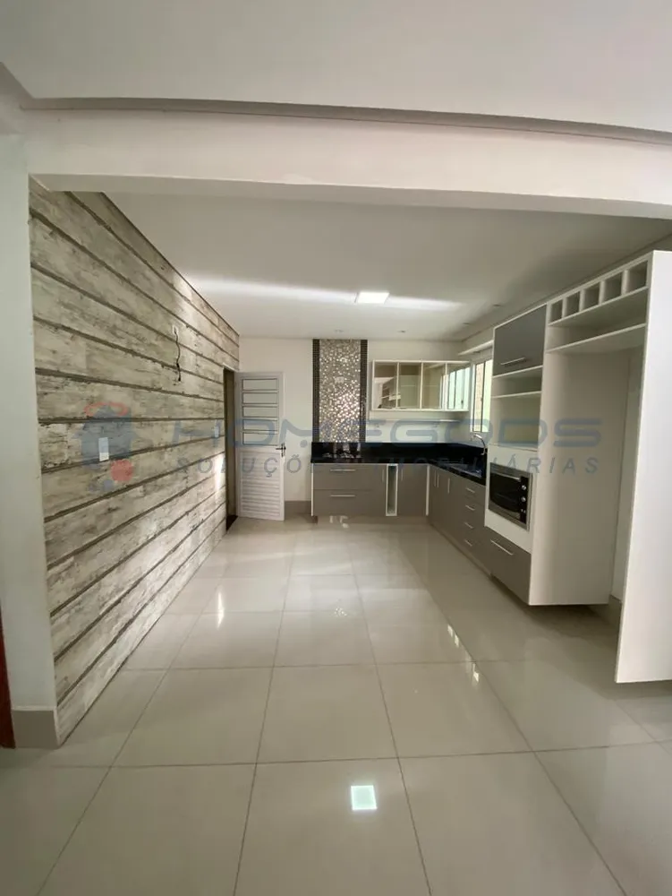 Casa, 3 quartos, 240 m² - Foto 3