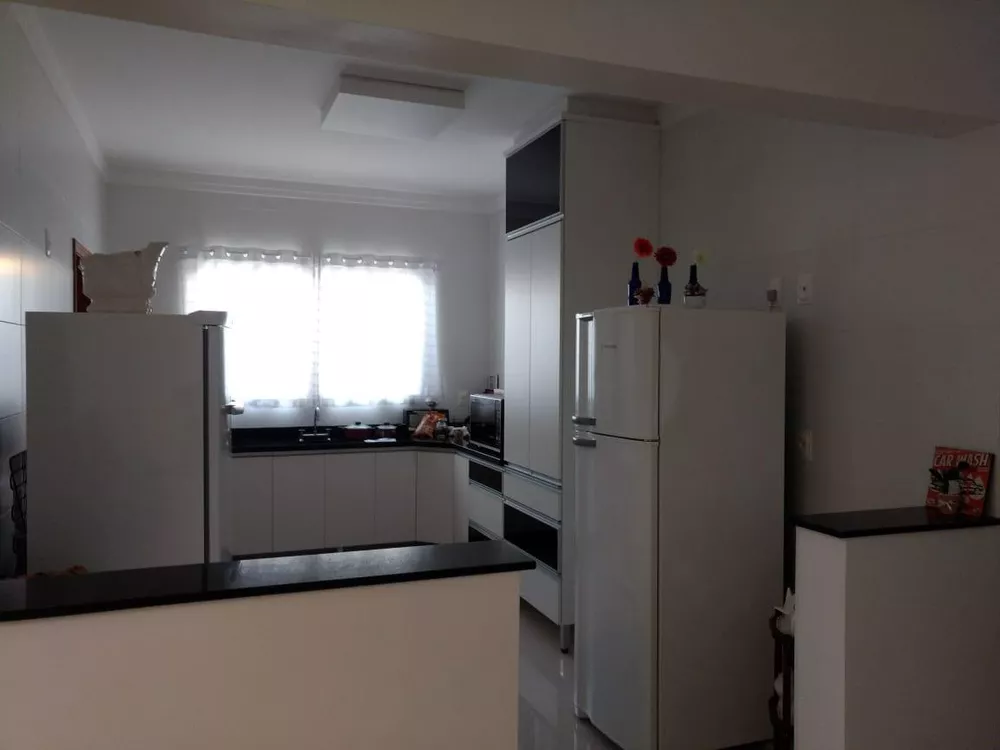 Casa à venda com 3 quartos, 314m² - Foto 2