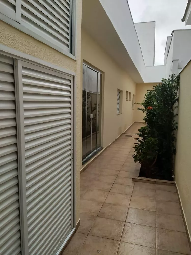 Casa de Condomínio à venda com 3 quartos, 200m² - Foto 1