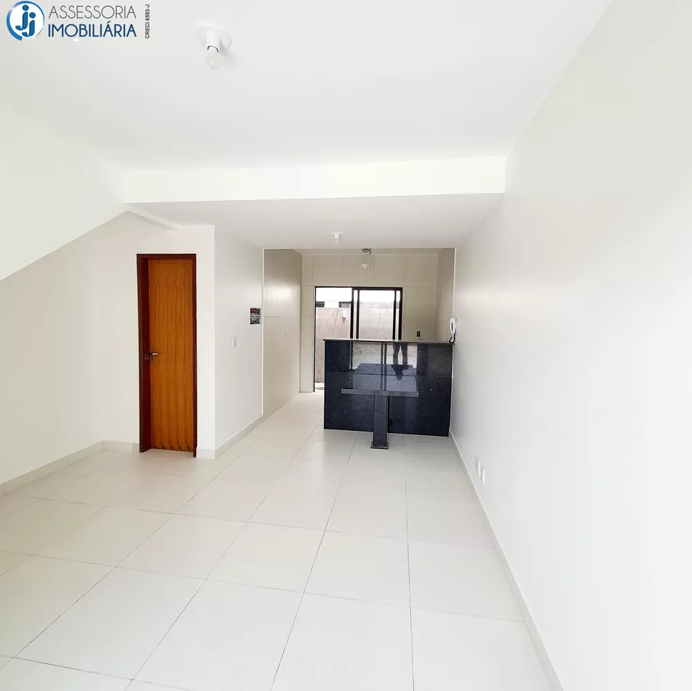 Casa à venda com 2 quartos, 61m² - Foto 1