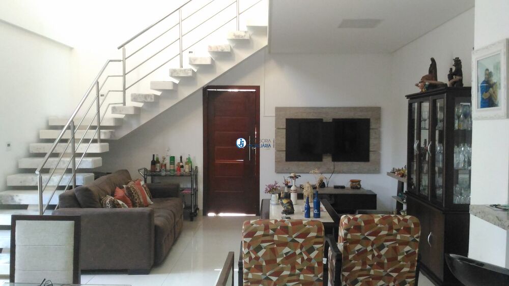 Casa à venda com 6 quartos, 288m² - Foto 1