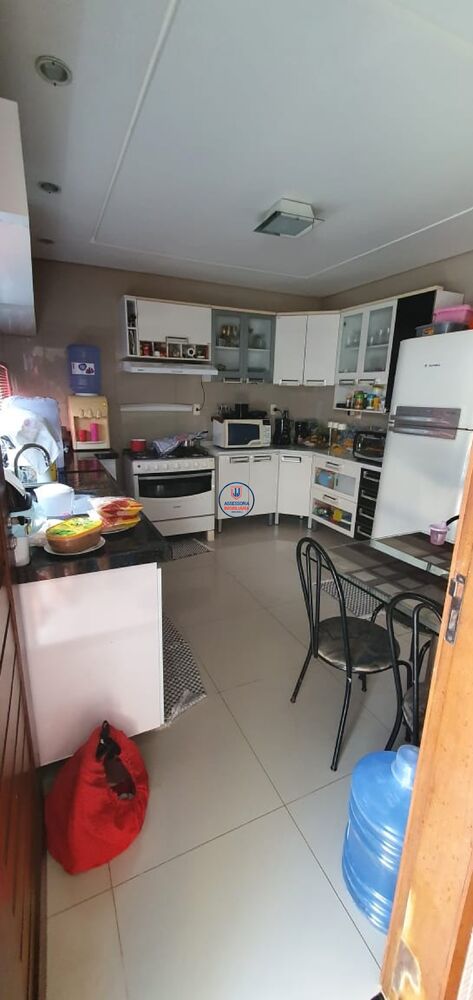 Casa à venda com 3 quartos, 180m² - Foto 9