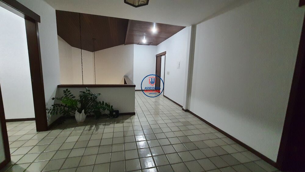Casa à venda com 5 quartos, 339m² - Foto 12