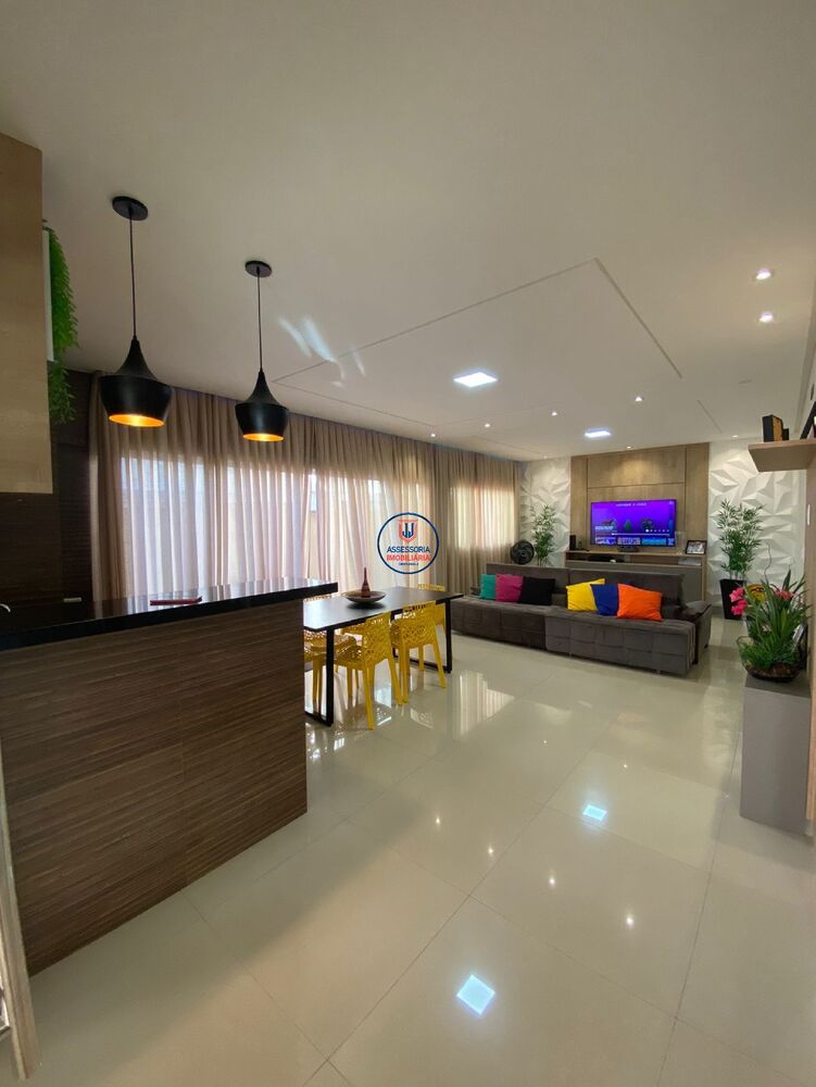 Casa à venda com 3 quartos, 208m² - Foto 1