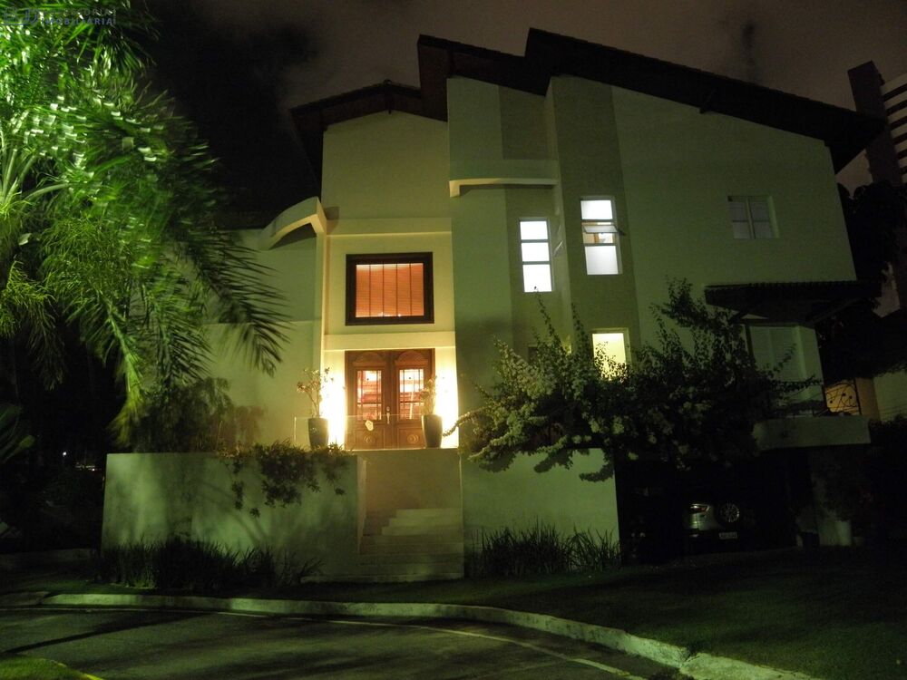 Casa à venda com 6 quartos, 760m² - Foto 1