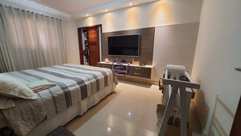 Casa, 3 quartos, 240 m² - Foto 2