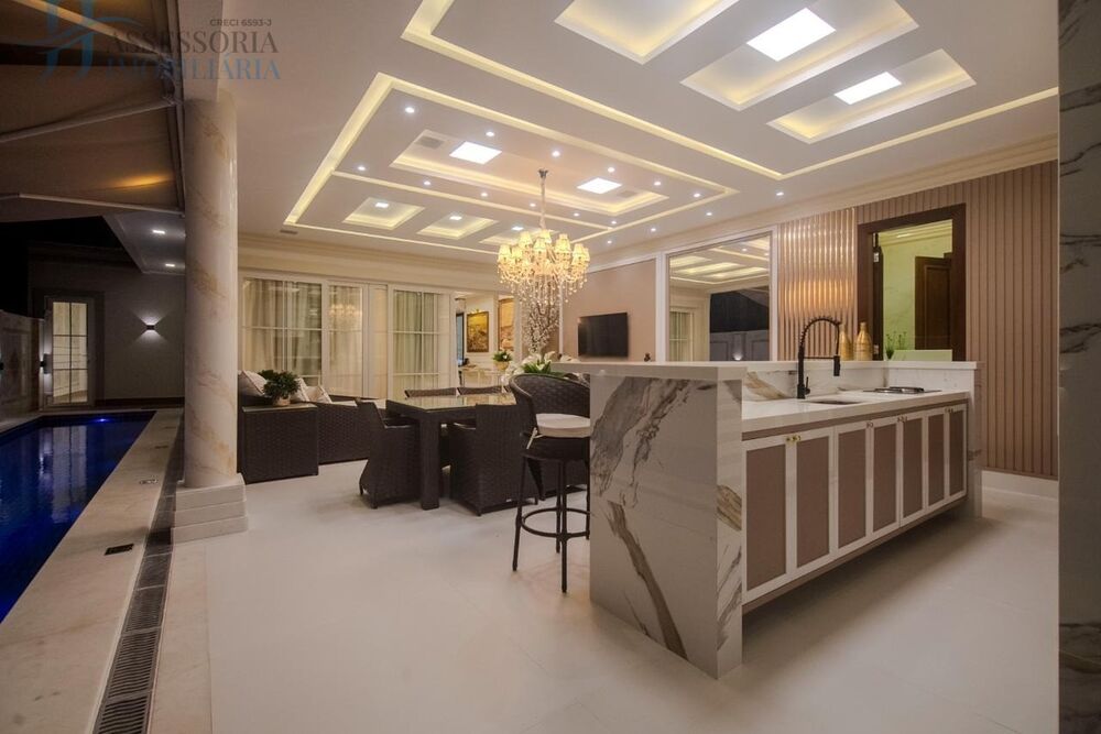 Casa à venda com 4 quartos, 374m² - Foto 2