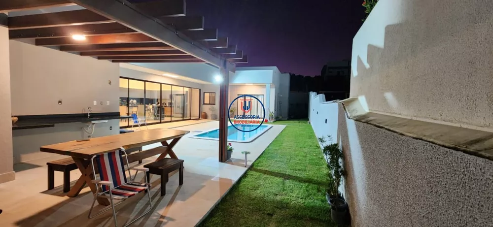 Casa à venda com 4 quartos, 250m² - Foto 3