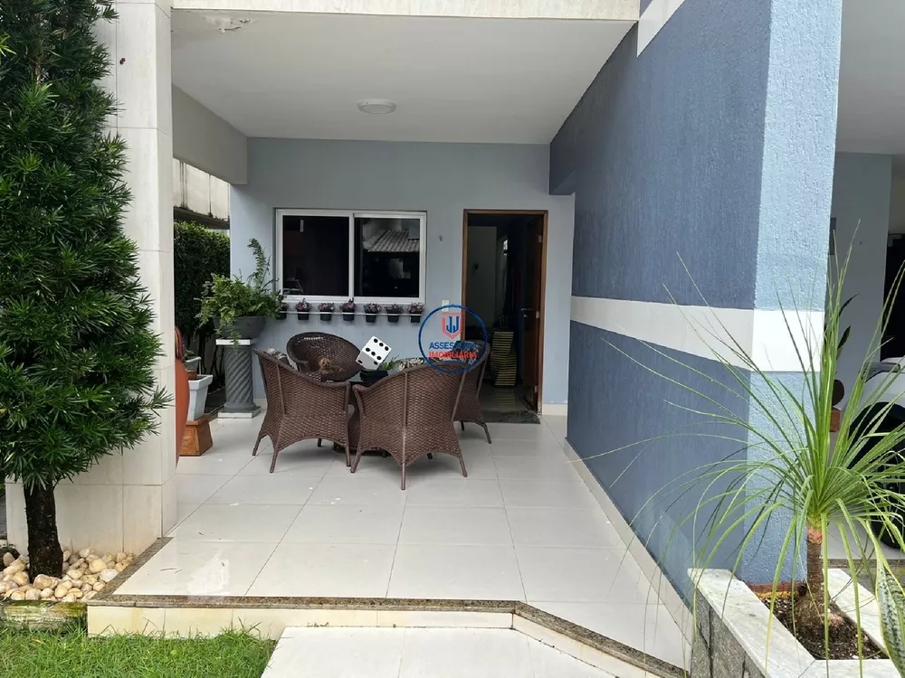 Casa à venda com 4 quartos, 210m² - Foto 4