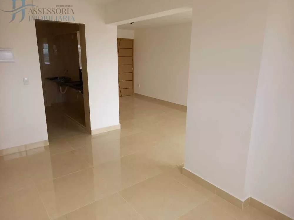 Apartamento à venda com 3 quartos, 67m² - Foto 2