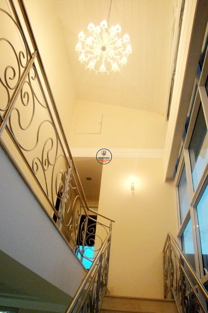 Casa à venda com 5 quartos, 353m² - Foto 1